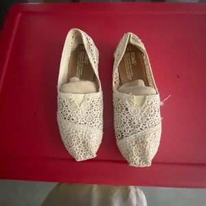 Toms lace flats